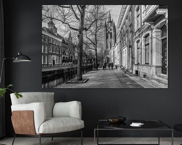 Delft's leaning tower, Oude Kerk (black and white)