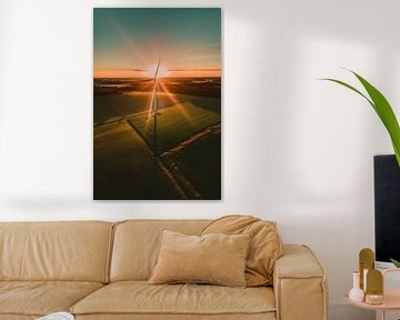 Une éolienne à l'heure d'or
