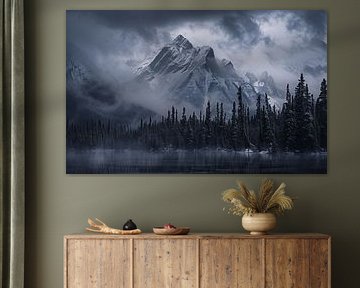 Nuages dramatiques sur la montagne