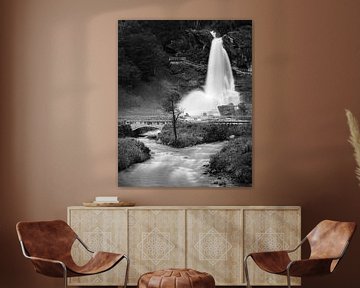 Chute d'eau de Steinsdalsfossen en noir et blanc sur Henk Meijer Photography