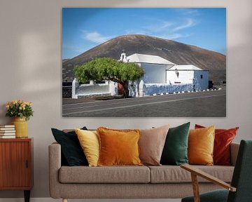 Lanzarote - Ermita de la Caridad, de kleine kapel in de wijngaarden van La Geria op het eiland Lanzarote van t.ART