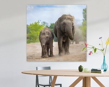 Mère et fille éléphant faisant une photo heureuse ensemble sur Wouter Triki Photography