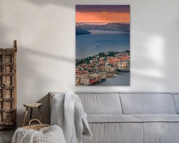 Zonsondergang in Bergen gezien vanaf de berg Floyen, Noorwegen van Henk Meijer Photography