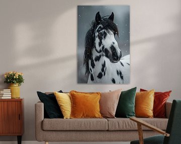 Wintersprookje - bont paard onder een besneeuwde hemel van Poster Art Shop