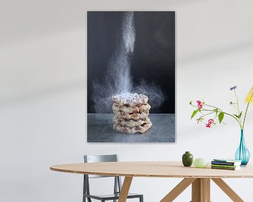 Glaçage de la pluie de sucre sur les gaufres de sucre sur Elise Lohuis