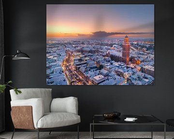 Tour de l'église Peperbus de Zwolle lors d'un lever de soleil hivernal froid sur Sjoerd van der Wal Photographie