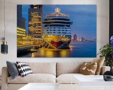 Cruiseschip Aida Mar aan de Cruise Port Rotterdam von MS Fotografie | Marc van der Stelt