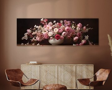 Eine Vase mit rosa und weißen Blumen auf einem Holztisch von Animaflora PicsStock