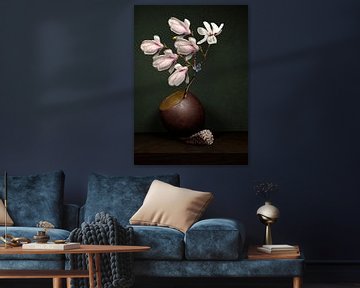 Royal Shinmei Blumenstillleben mit japanischer Magnolie von Flower artist Sander van Laar