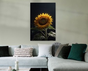 Einsame Sonnenblume in sanfter Beleuchtung von De Muurdecoratie