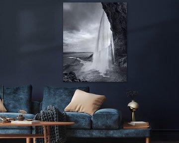 Der Wasserfall Seljalandsfoss in Schwarz und Weiß von Henk Meijer Photography