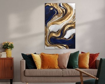 Abstraktes Design in Wellenform in Gold und Marine von De Muurdecoratie