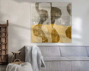 Moderne abstracte kunst. Vormen in licht taupe en warm bruin. van Dina Dankers