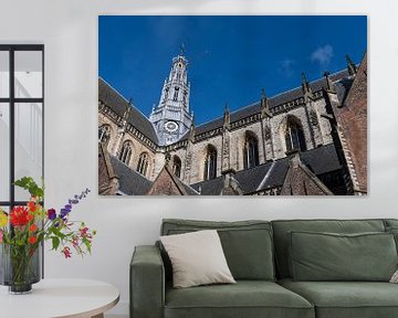 Haarlem  Nederland Grote Kerk of St.-Bavokerk onder een blauwe hemel van Richard Wareham