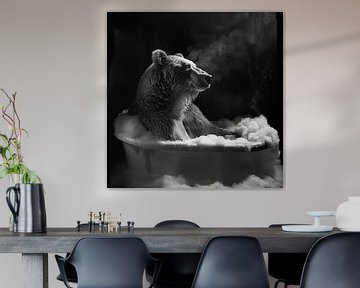 Badkamerfoto: Ontspannen beer in een bubbelbad van Felix Brönnimann