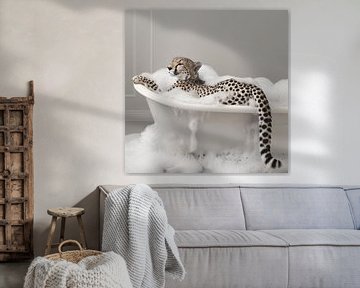 Cheetah in bad - Een grappige badkamerfoto van Poster Art Shop