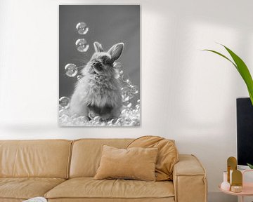 Hoppla! Ein Kaninchen im Badezimmer - Ein charmantes Badezimmerbild für Ihr WC von Felix Brönnimann