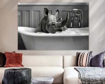 Rhinocéros dans la baignoire - un tableau de salle de bains unique pour vos toilettes sur Felix Brönnimann