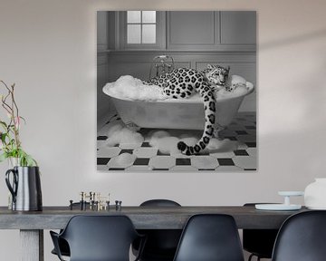 Snow leopard in the bathtub - A breathtaking bathroom picture for your WC by Felix Brönnimann