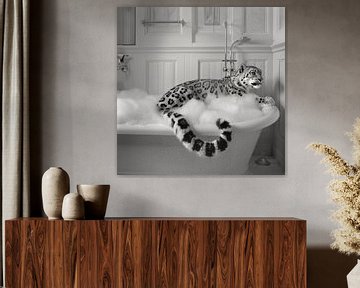 Snow leopard in the bathtub - A breathtaking bathroom picture for your WC by Felix Brönnimann