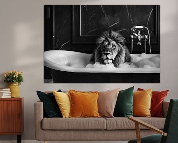 Majestic lion in the bathtub - an impressive work of bathroom art for your WC by Felix Brönnimann