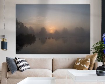 Een mooie zonsopgang in de waterrijke omgeving van Grouw