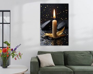 Kerzenlicht mit goldenen Federn auf schwarzem Hintergrund von De Muurdecoratie
