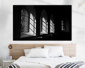 Licht und Schatten durch Kirchenfenster von Ad Jekel