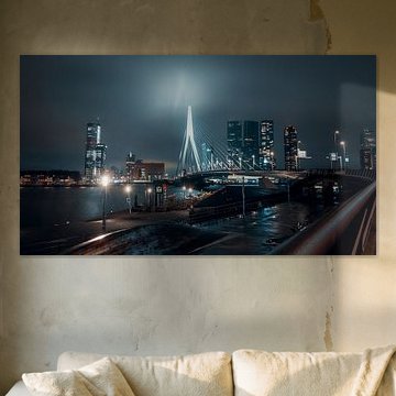 Nuit pluvieuse sur le pont Erasmus