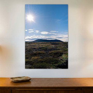 Isländischer Vulkan in der Sonne