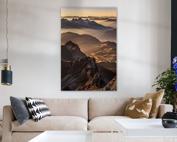 Gouden licht over bergtoppen van fernlichtsicht