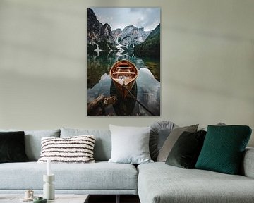Boot op het meer in de bergen van fernlichtsicht