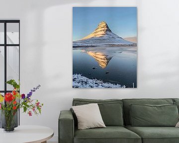 Bergreflectie in IJsland van fernlichtsicht