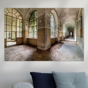 Korridor im verlassenen Krankenhaus Manicomio di R von Vivian Teuns