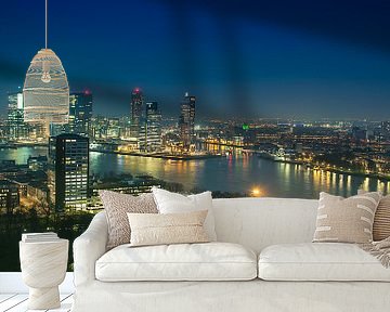 Panorama skyline Rotterdam bij Nacht van Anouschka Hendriks