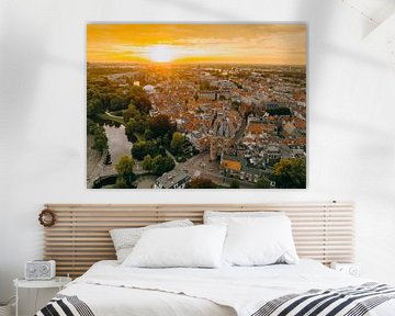 La vieille porte de Sassenpoort à Zwolle pendant le coucher du soleil en été sur Sjoerd van der Wal Photographie