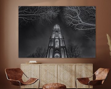 Domtoren Utrecht vanaf het Domplein in de avond - zwart-wit - 1 van Tux Photography