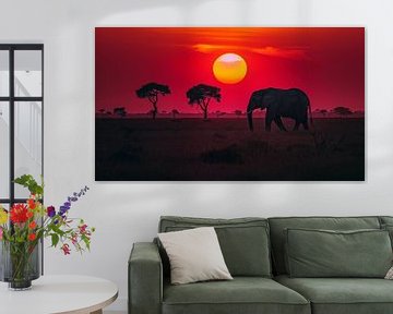 Eléphant solitaire en Afrique panorama coucher de soleil rouge-jaune sur TheXclusive Art