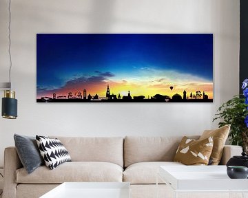 Skyline Breda bij zonsondergang van Houtmeid