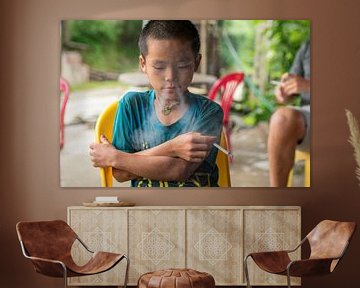 Fumée d'un garçon de 4 ans à Ha Giang, Vietnam partie 2 sur Kiki Deurvorst