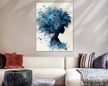 Femme africaine avec des fleurs bleues aquarelle sur Jessica Berendsen