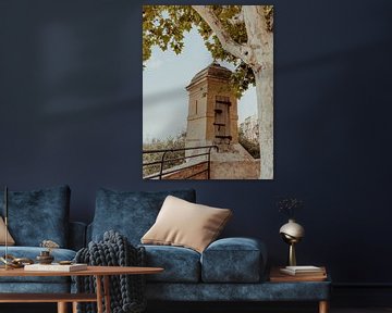 Kleiner gelber Turm | Reisefotografie Kunstdruck im Fürstentum Monaco | Cote d'Azur, Südfrankreich von ByMinouque