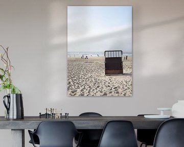 Strandstoel op het strand van Egmond aan Zee van Angeline Dobber