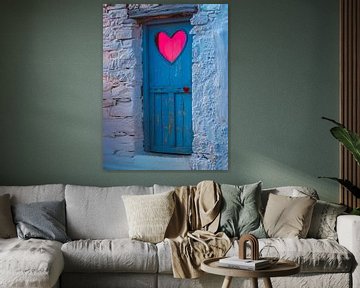 porte en bois avec un coeur sur haroulita