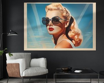 Filmplakat aus den 1950er Jahren, das eine schöne 40-jährige blonde Frau mit Sonnenbrille und Pferdeschwanz im Retro-Vintage-Kunststil zeigt von Animaflora PicsStock