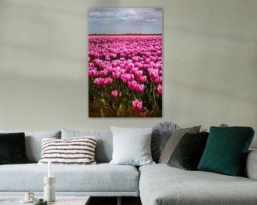 Field full of tulips by Lisette van Leeuwen