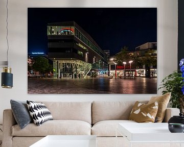 Die Neue Bibliothek in Almere am Abend von Reinder Tasma