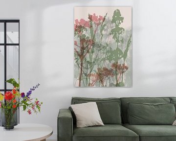 Abstracte botanische kunst. Bloemen in groen, roze, terra. van Dina Dankers