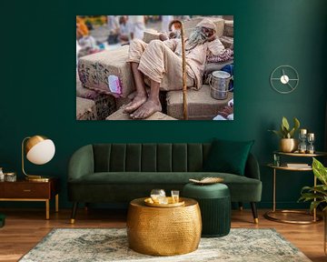 Pèlerin indien endormi à la gare de Haridwar en Inde. Wout Kok One2expose