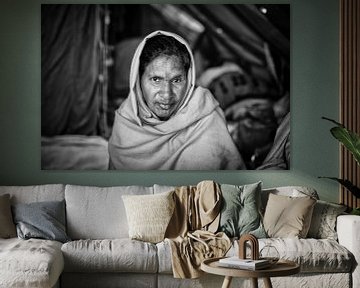Vrouwlijke sadhoe in het tentenkamp op de Kumbh Mela van haridwar in India. Wout Kok One2expose.nl van Wout Kok